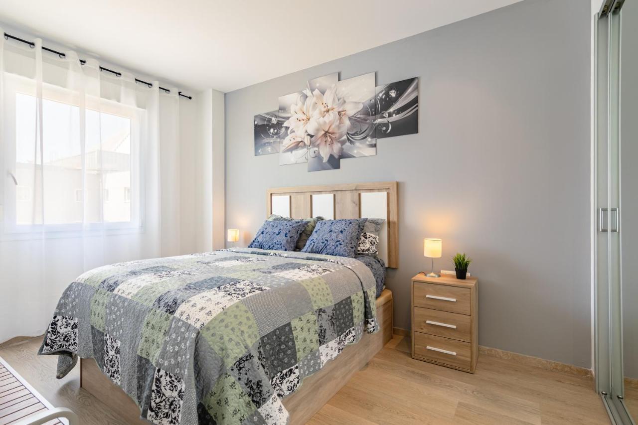 Apartment With Free Parking And Pool Bormujos Eksteriør billede