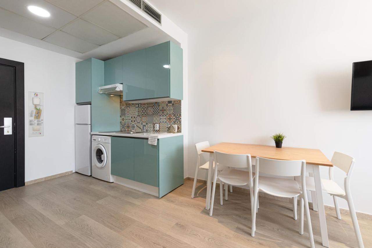 Apartment With Free Parking And Pool Bormujos Eksteriør billede
