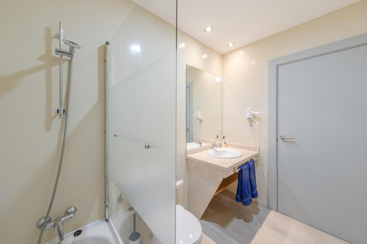 Apartment With Free Parking And Pool Bormujos Eksteriør billede