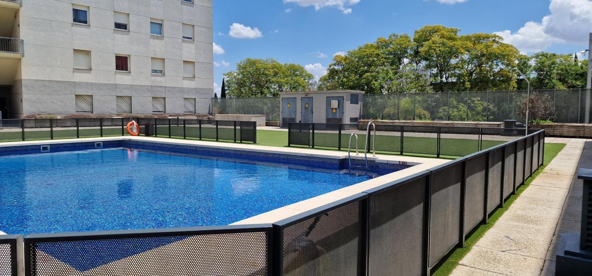 Apartment With Free Parking And Pool Bormujos Eksteriør billede